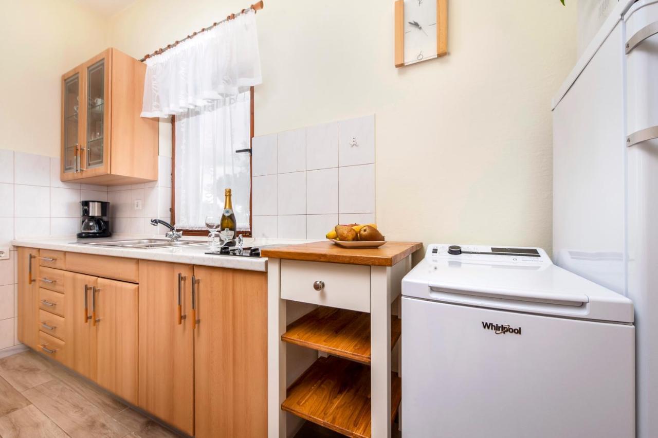 Apartments Sandra Rovinj Exterior photo