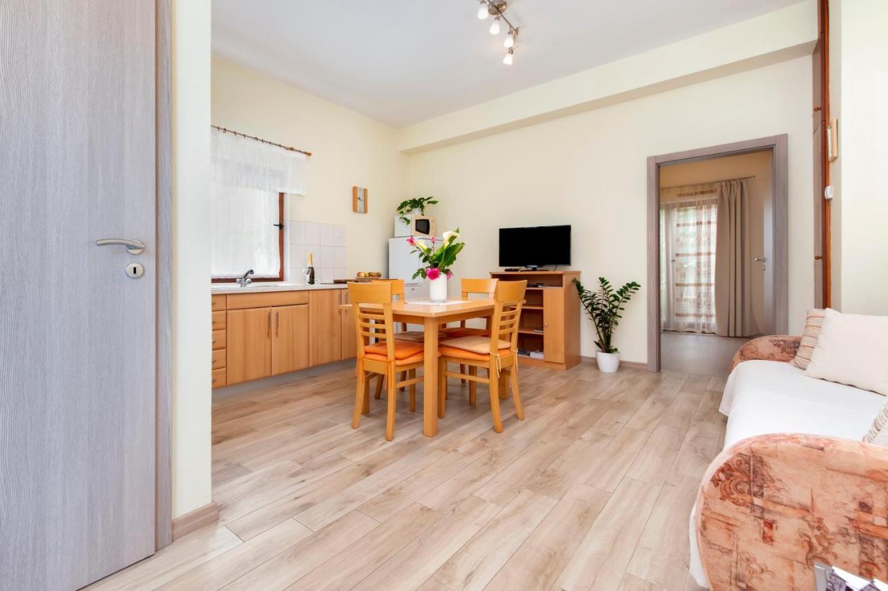Apartments Sandra Rovinj Exterior photo