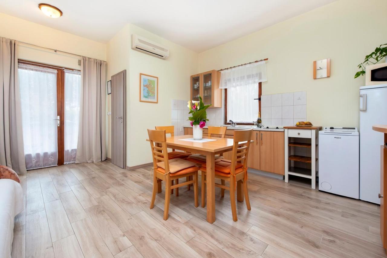 Apartments Sandra Rovinj Exterior photo