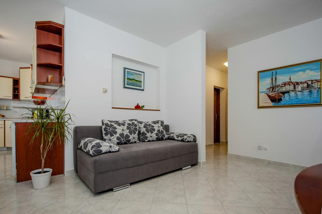Apartments Sandra Rovinj Exterior photo