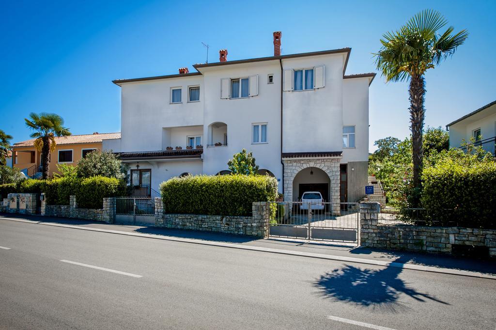 Apartments Sandra Rovinj Exterior photo