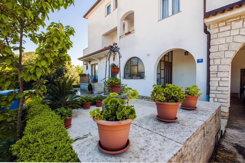 Apartments Sandra Rovinj Exterior photo